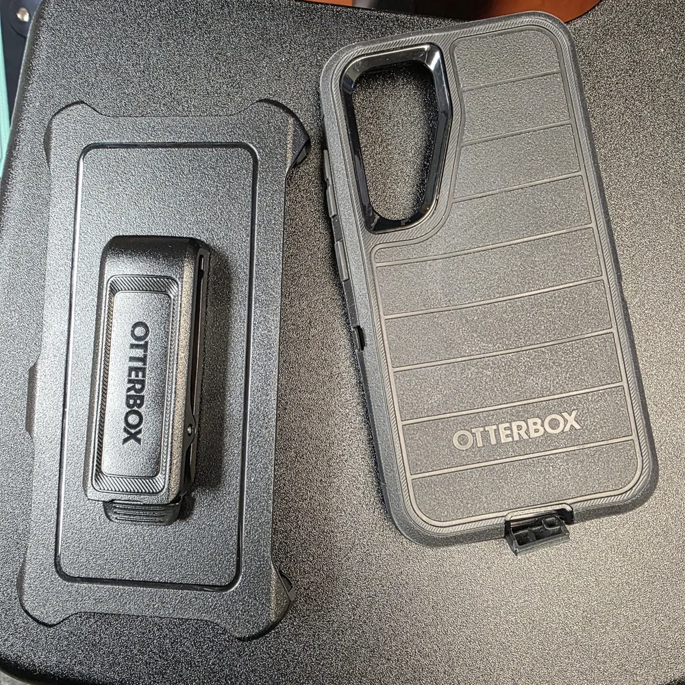 OtterBox Black Samsung S24 Case with Belt Clip